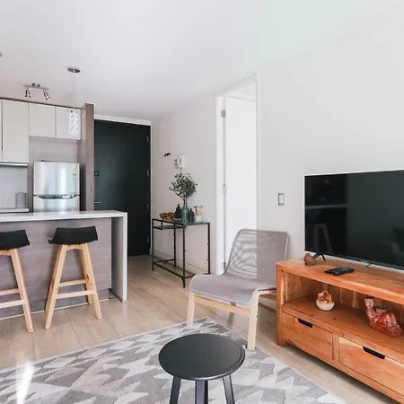 Boho Apartment - Pool, Parking & Mall